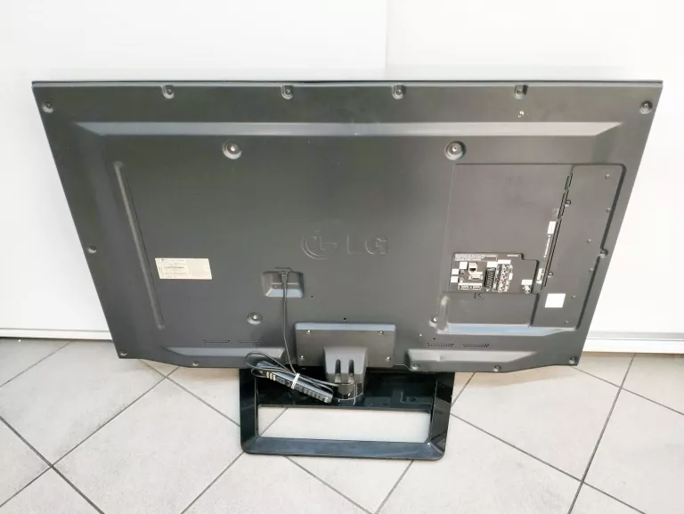 TELEWIZOR LED LG 47LS5600 47" FULL HD 1920X1080 CZARNY + PILOT