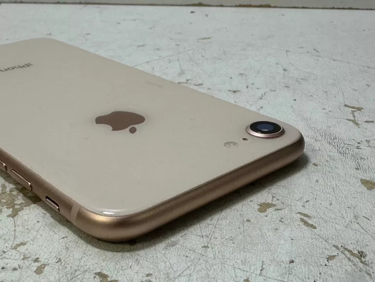 TELEFON IPHONE 8 64GB 74%