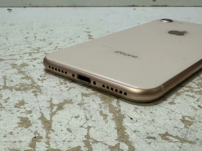 TELEFON IPHONE 8 64GB 74%
