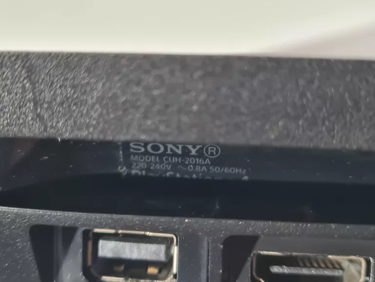 KONSOLA PS4 SLIM 1TB + 2 PADY
