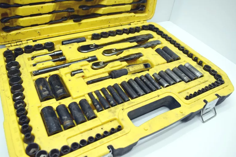 DEWALT ZESTAW KLUCZY NASADOWYCH 184EL. DWMT451841