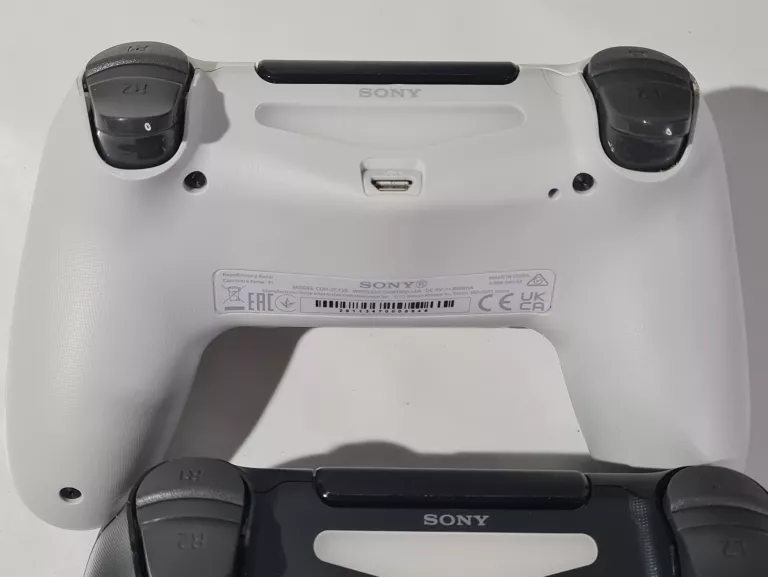 KONSOLA PS4 SLIM 1TB + 2 PADY