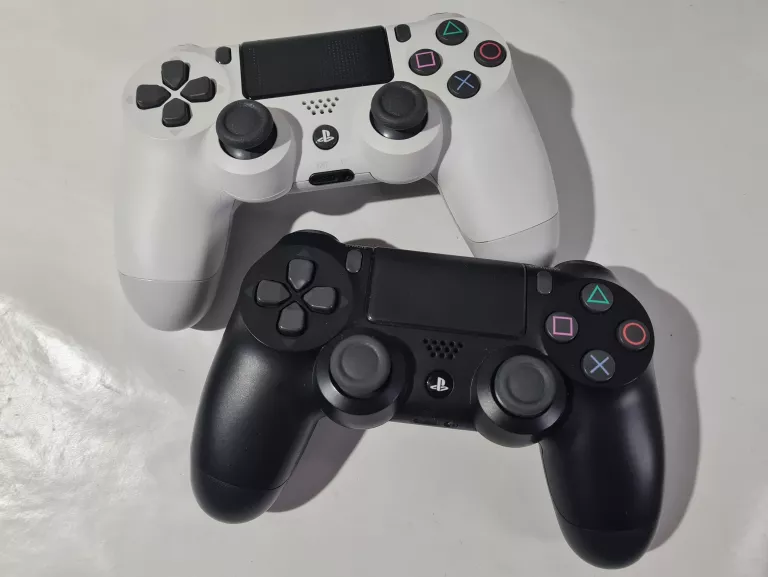 KONSOLA PS4 SLIM 1TB + 2 PADY