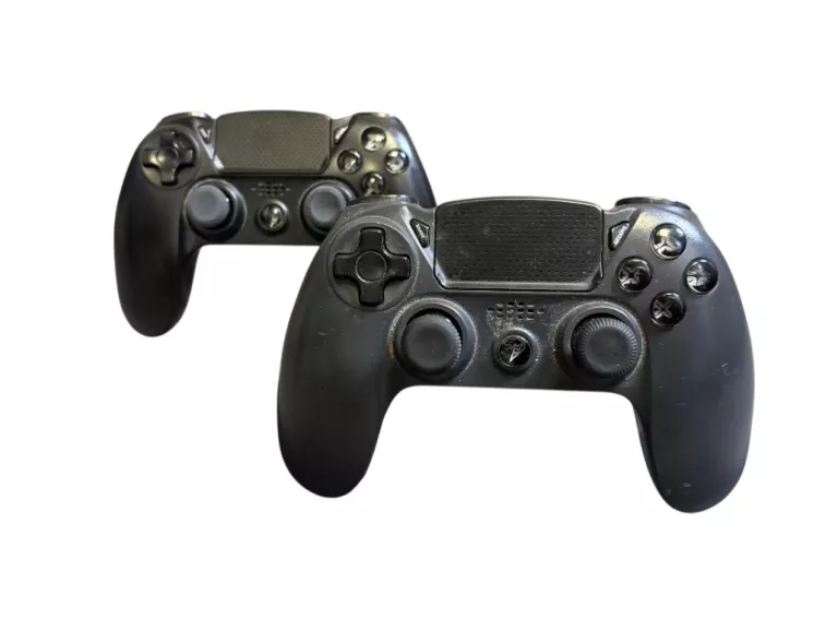 KONSOLA PS4 CUH-7116B + DWA NIEORYGINALNE PADY + KARTON