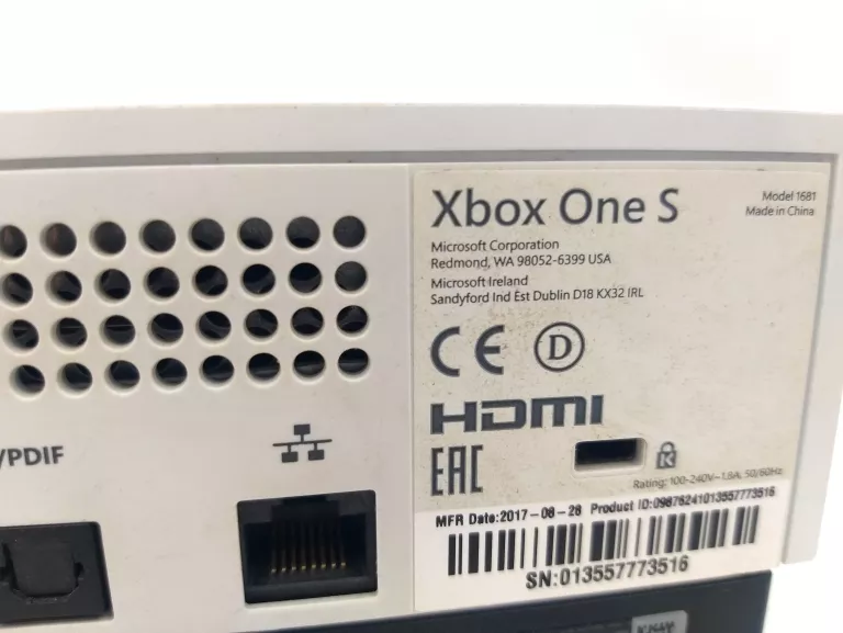 KONSOLA XBOX ONE S 1681 500 GB + KABEL I PAD