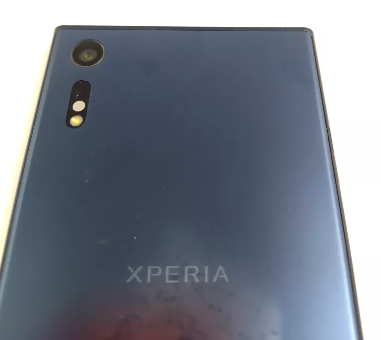 TELEFON SONY XPERIA XZ F8331