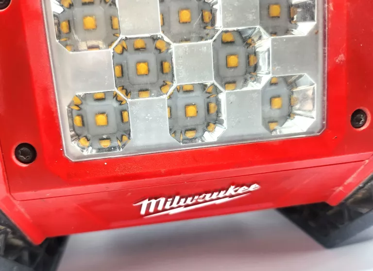 LAMPA MILLWAUKEE M18A AL +BATERIA 5.0 AH