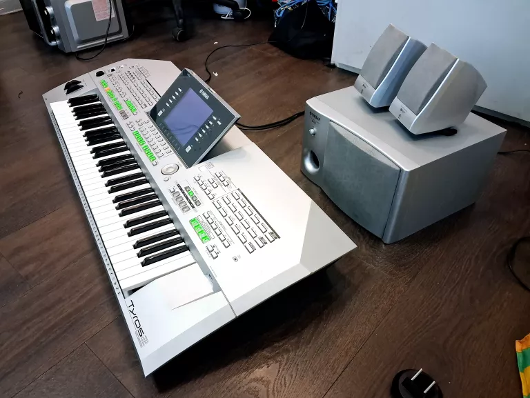 KEYBOARD YAMAHA TYROS 2 + GŁOŚNIKI + OKABLOWANIE NIESPRAWNE KLAWISZE!!