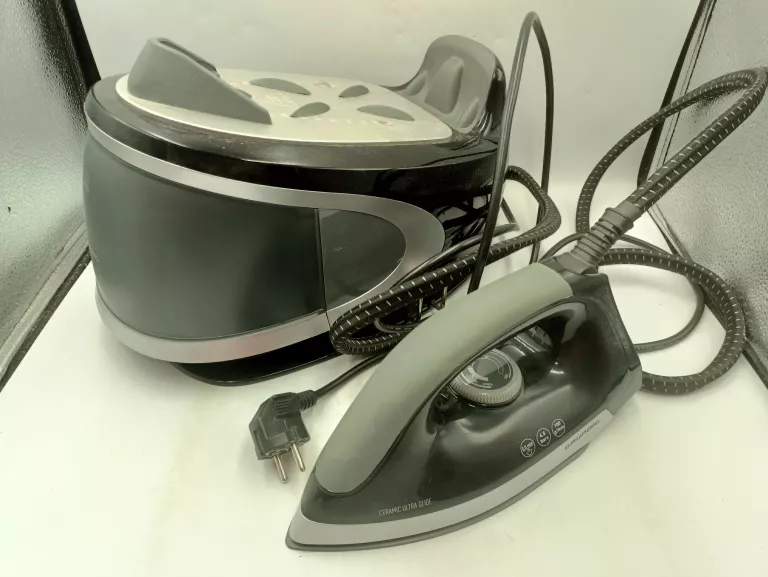 ŻELAZKO ZE STACJĄ PAROWĄ GRUNDIG SIS 7040
