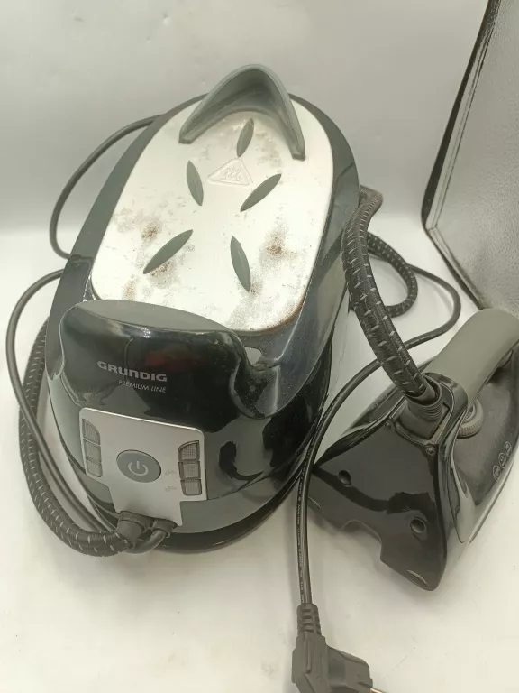 ŻELAZKO ZE STACJĄ PAROWĄ GRUNDIG SIS 7040