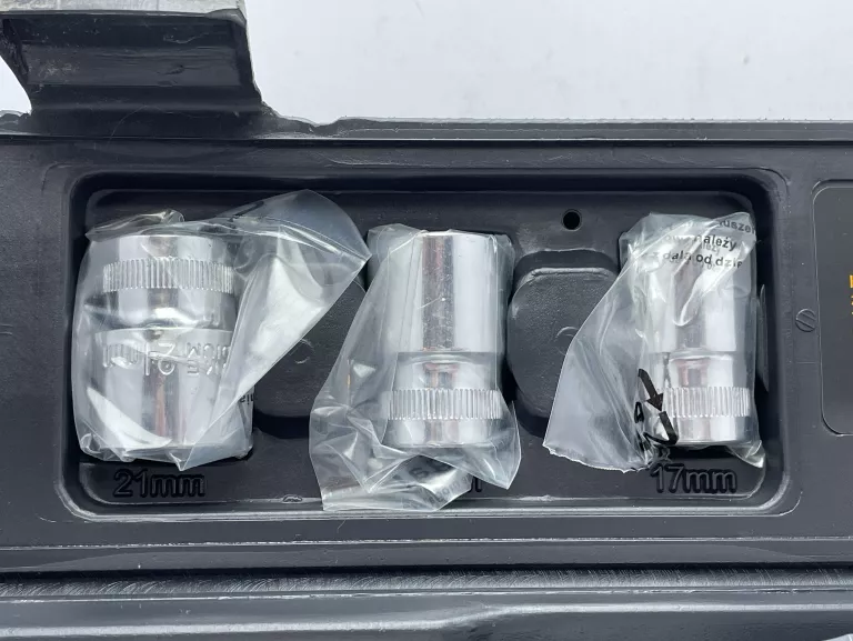 KLUCZ DYNAMOMETRYCZNY Z NASADKAMI NITEO TOOLS TW0329-19