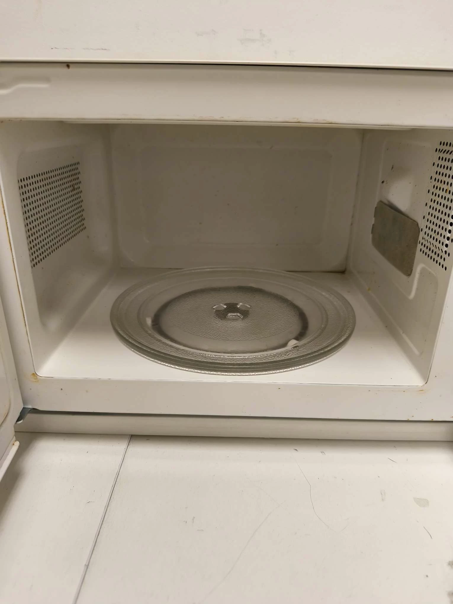 kuchenka-mikrofalowa-amica-amgf17m1w-ean-gtin-5906006030650