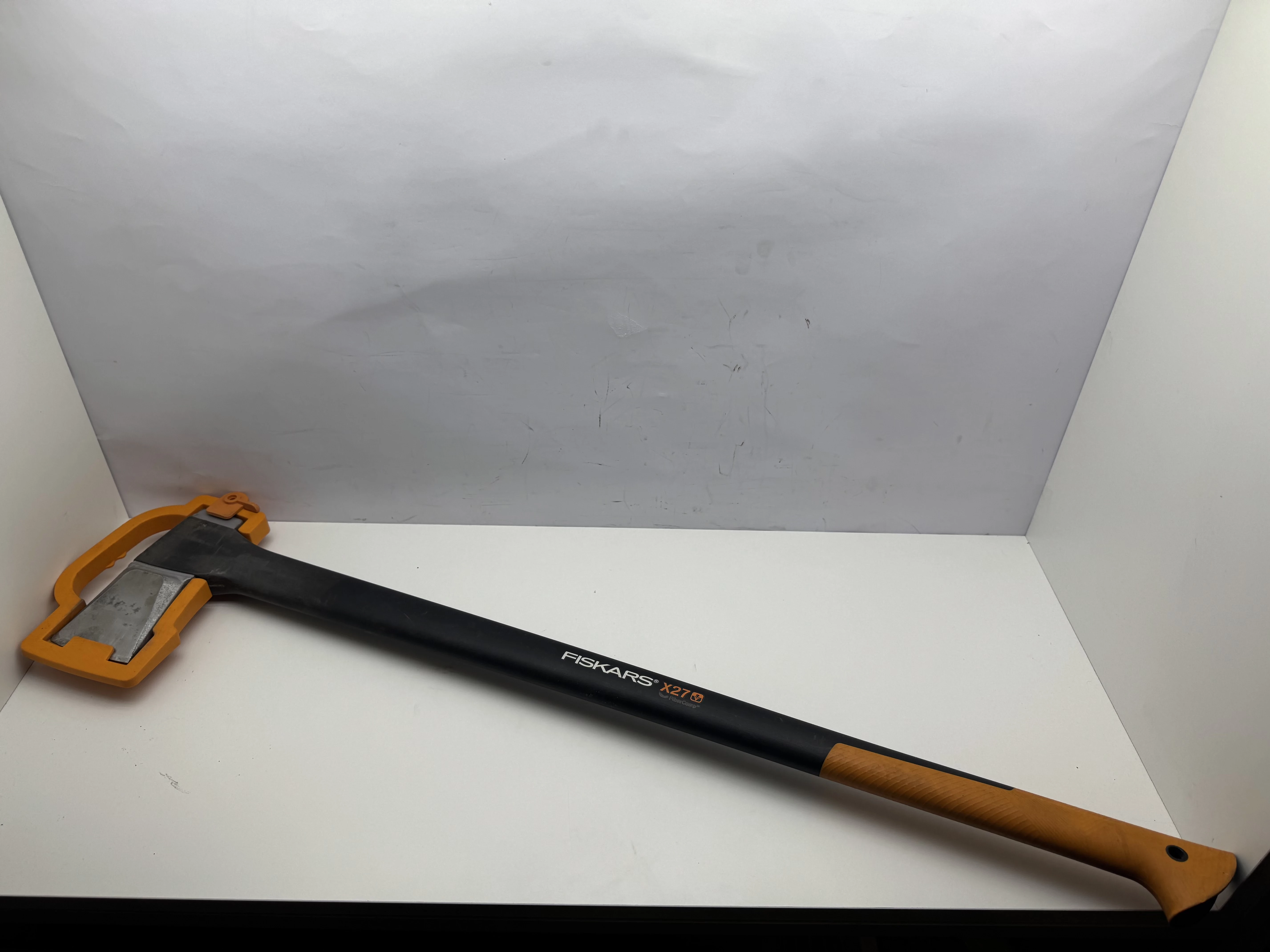 fiskars-x27-mocna-siekiera-rozlupujaca-do-drewna-fiskars-x27-xxl-1015644-plac-kosciuszki-20-wroclaw