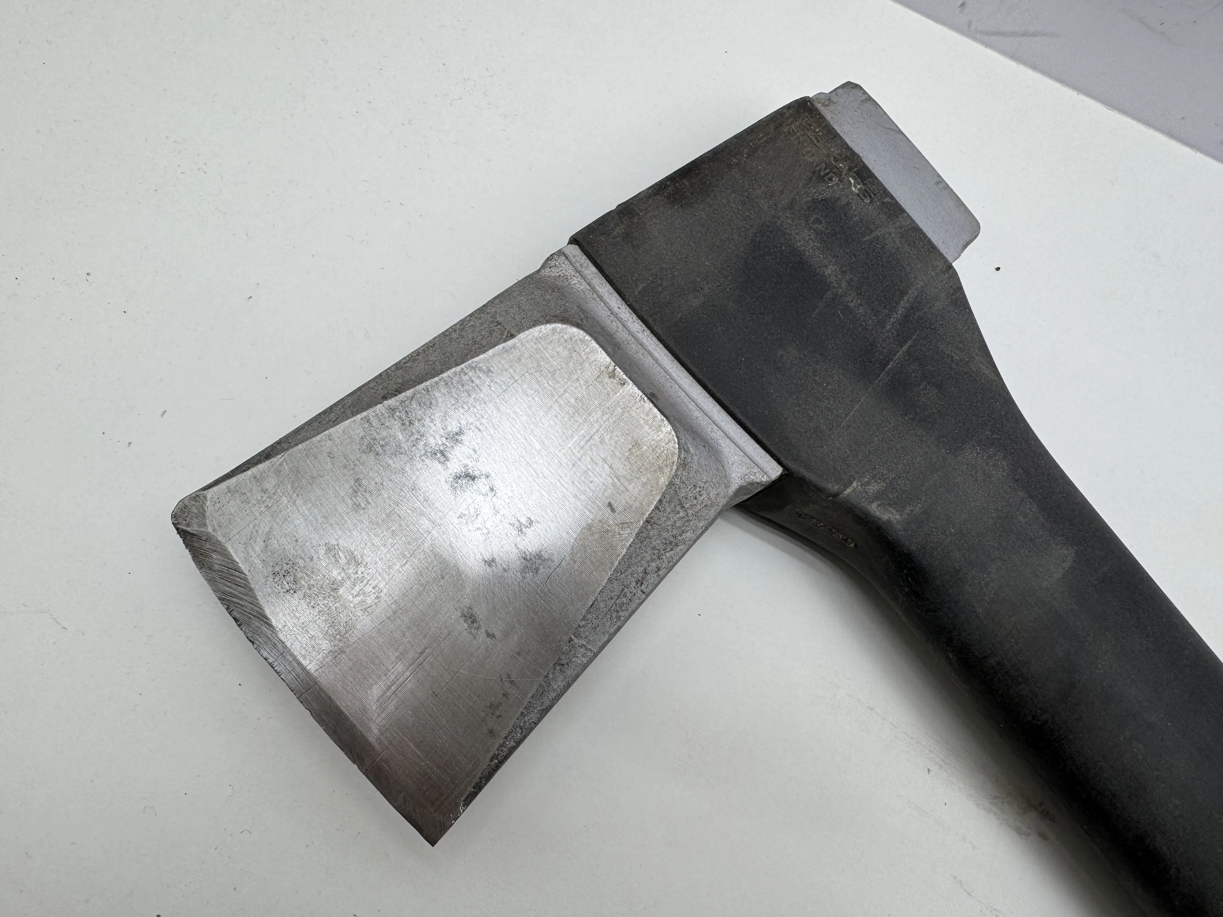 fiskars-x27-mocna-siekiera-rozlupujaca-do-drewna-fiskars-x27-xxl-1015644-marka-129265-7