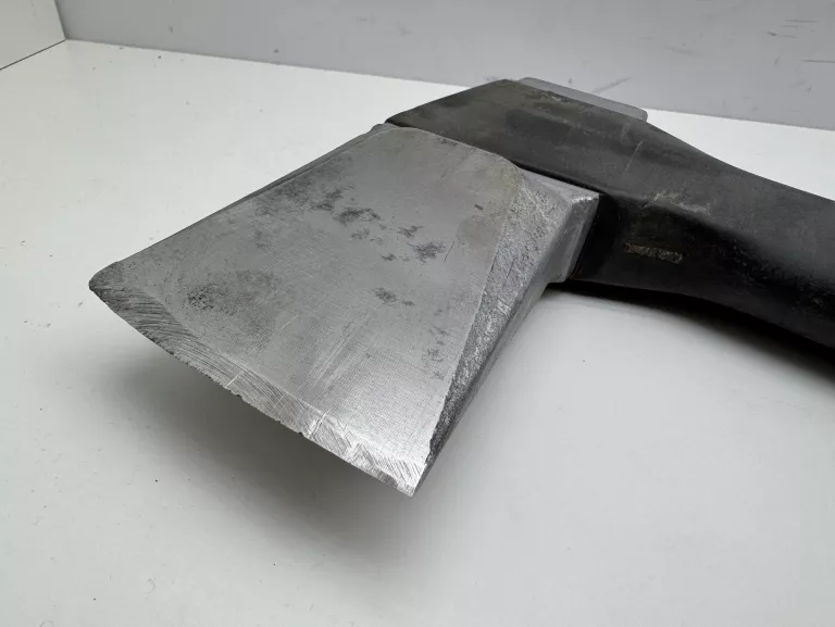 fiskars-x27-mocna-siekiera-rozlupujaca-do-drewna-fiskars-x27-xxl-1015644-stan-11323-2