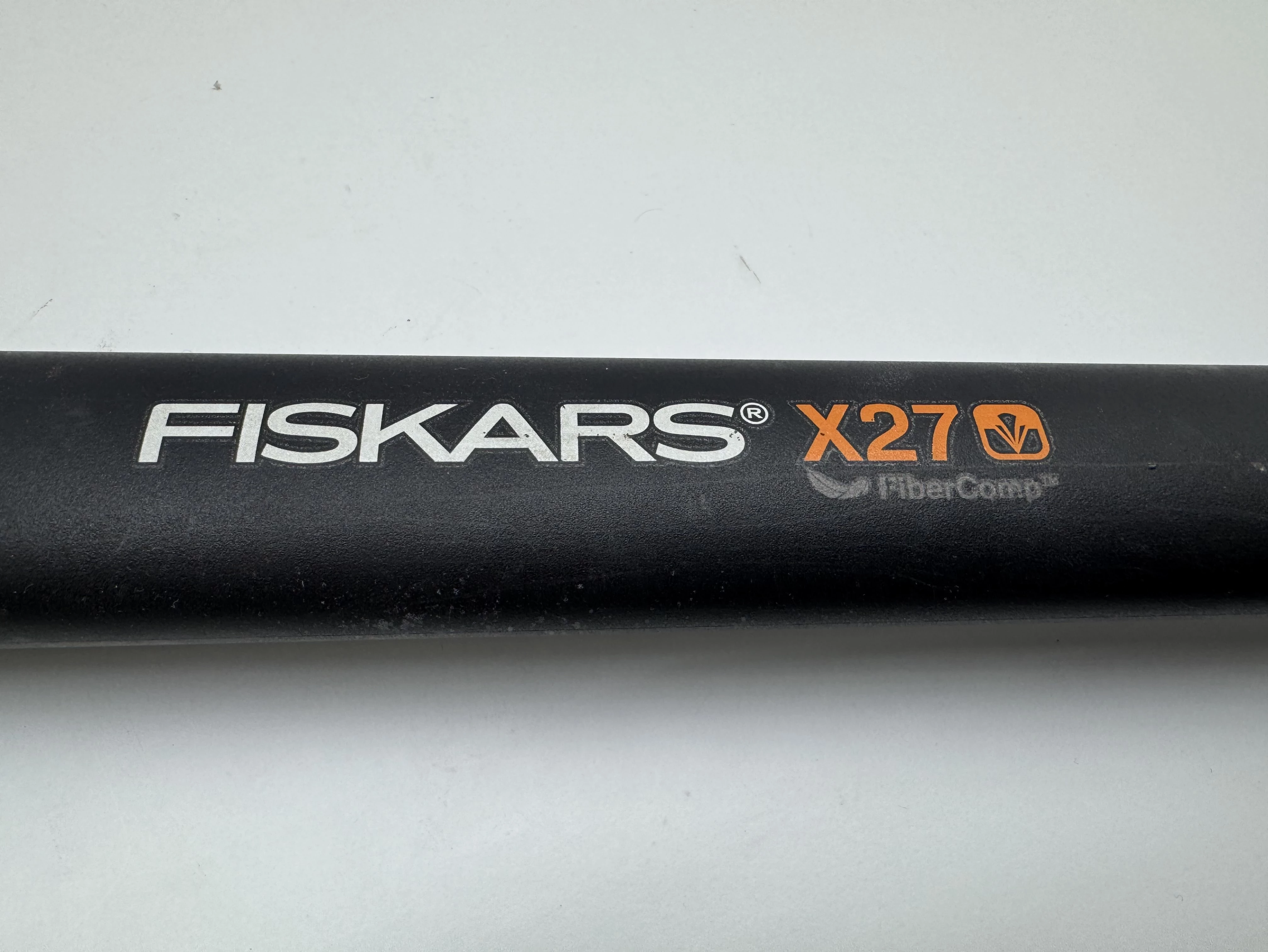 fiskars-x27-mocna-siekiera-rozlupujaca-do-drewna-fiskars-x27-xxl-1015644-ean-gtin-3615612735263