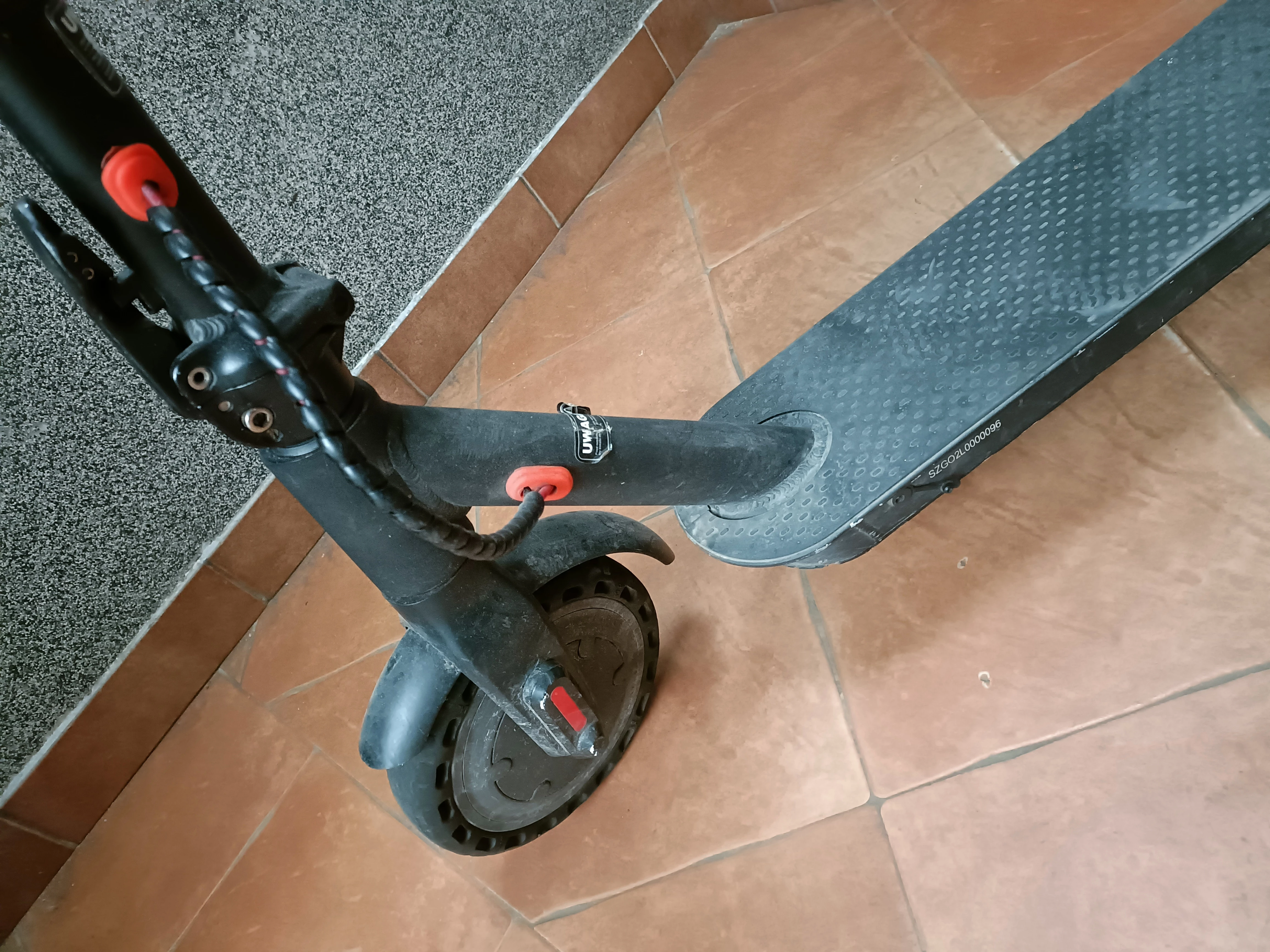 hulajnoga-elektryczna-gox-go-twoladowarka-model-two-pro