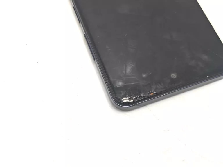 TELEFON INFINIX SMART 8 64GB ROZBITY SOLO