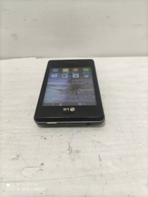 TELEFON LG-E430 +ŁADOWARKA