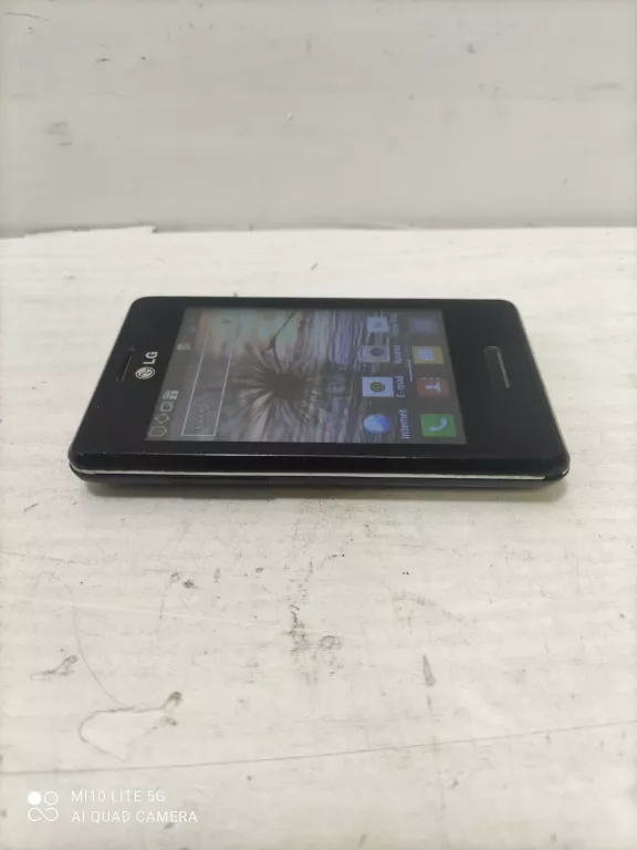 TELEFON LG-E430 +ŁADOWARKA