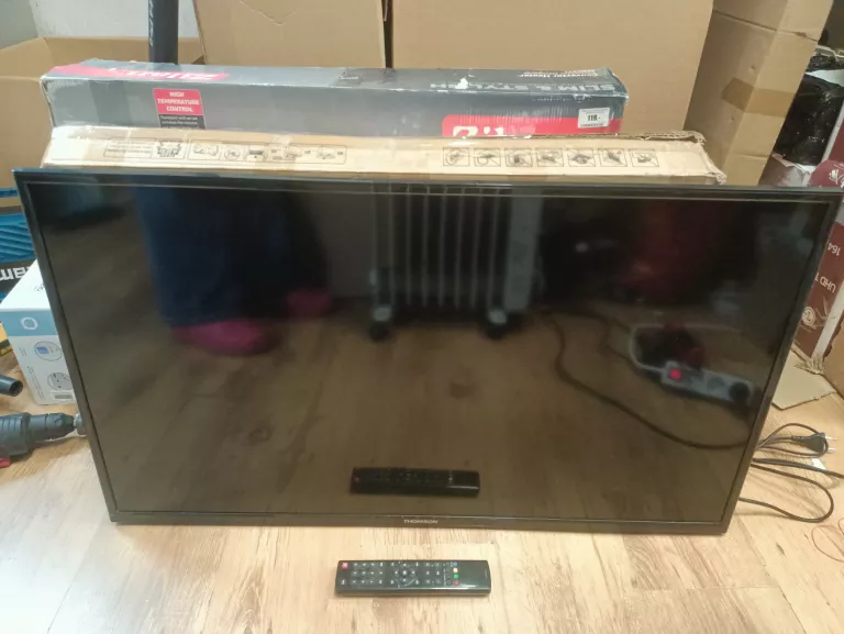 TELEWIZOR THOMSON 40FC3201 + PILOT