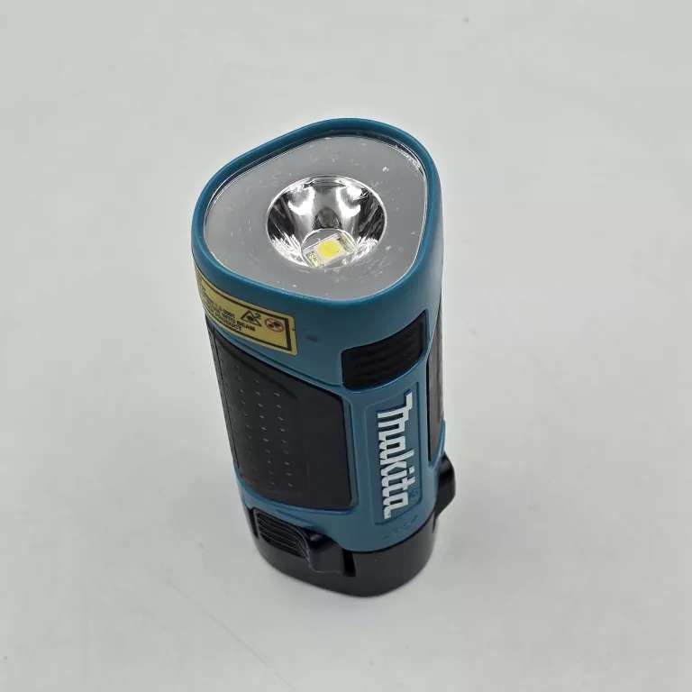 LATARKA AKUMULATOROWA MAKITA ML100 + AKUMULATOR 10,8V