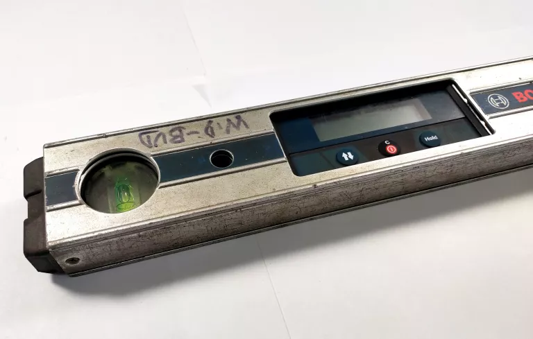 KĄTOMIERZ CYFROWY BOSCH GAM 220 450