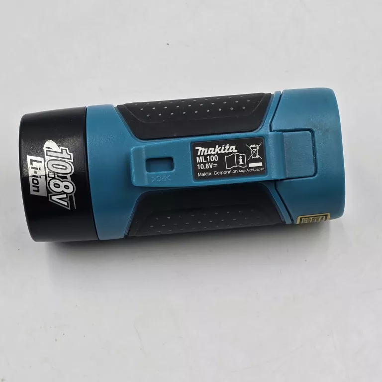 LATARKA AKUMULATOROWA MAKITA ML100 + AKUMULATOR 10,8V