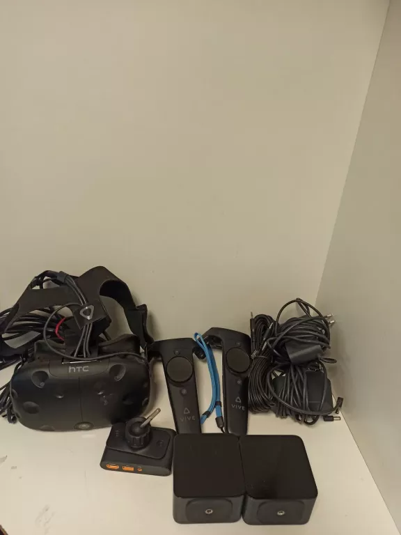 ZESTAW STEAM VR HTC VIVE