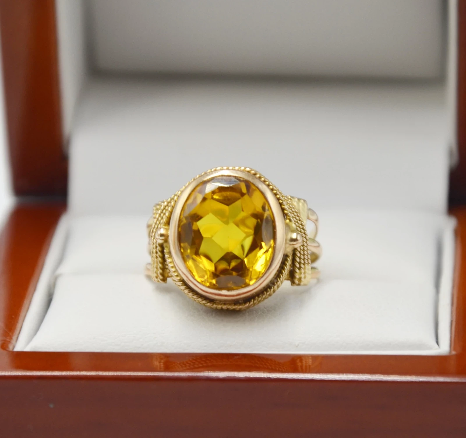 okazaly-zloty-pierscionek-z-zoltym-kamieniem-585-w549-r14-stan-11323-2