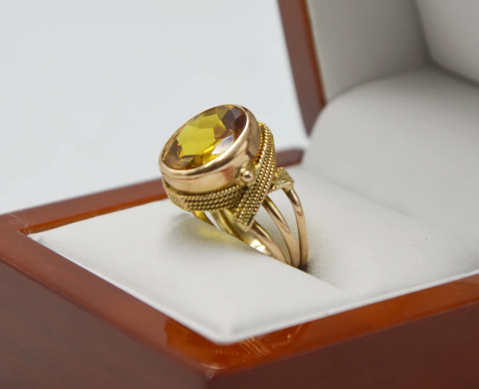 okazaly-zloty-pierscionek-z-zoltym-kamieniem-585-w549-r14-ean-gtin-5905868206159