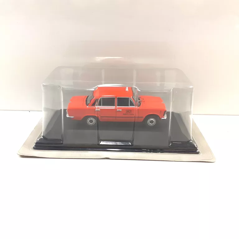 samochodzik-prl-czerwony-skala-250360-1887272