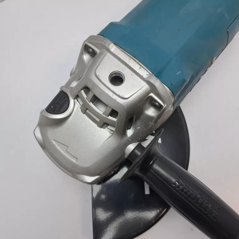 SZLIFIERKA KĄTOWA MAKITA GA9060R