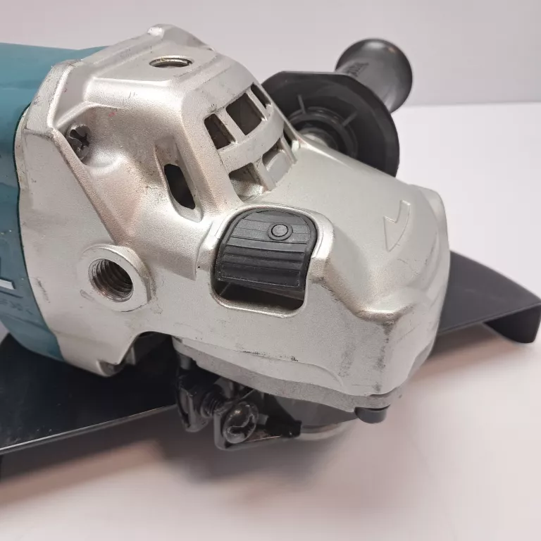 SZLIFIERKA KĄTOWA MAKITA GA9060R