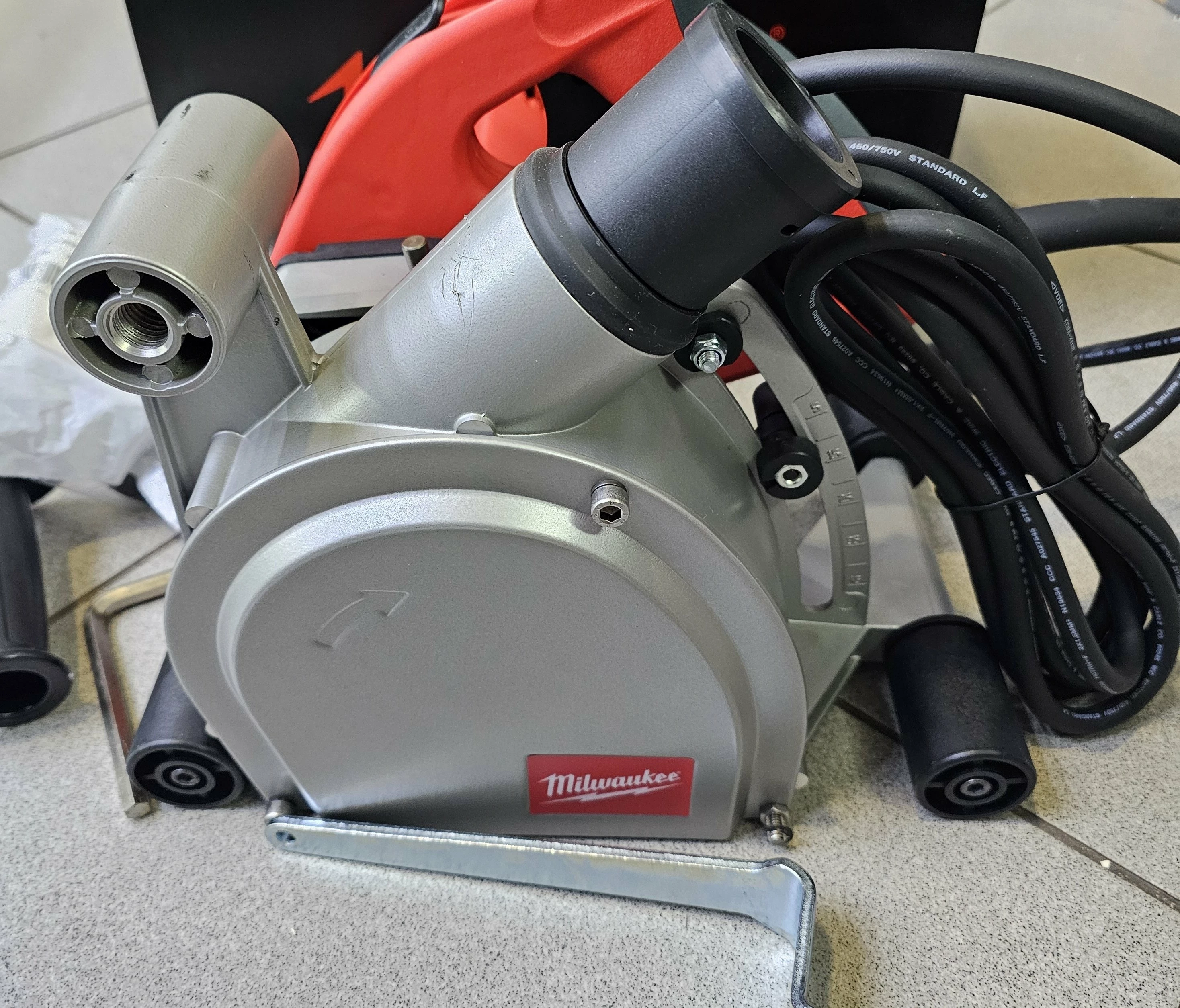 bruzdownica-milwaukee-wcs-45-walizka-maksymalna-moc-190000