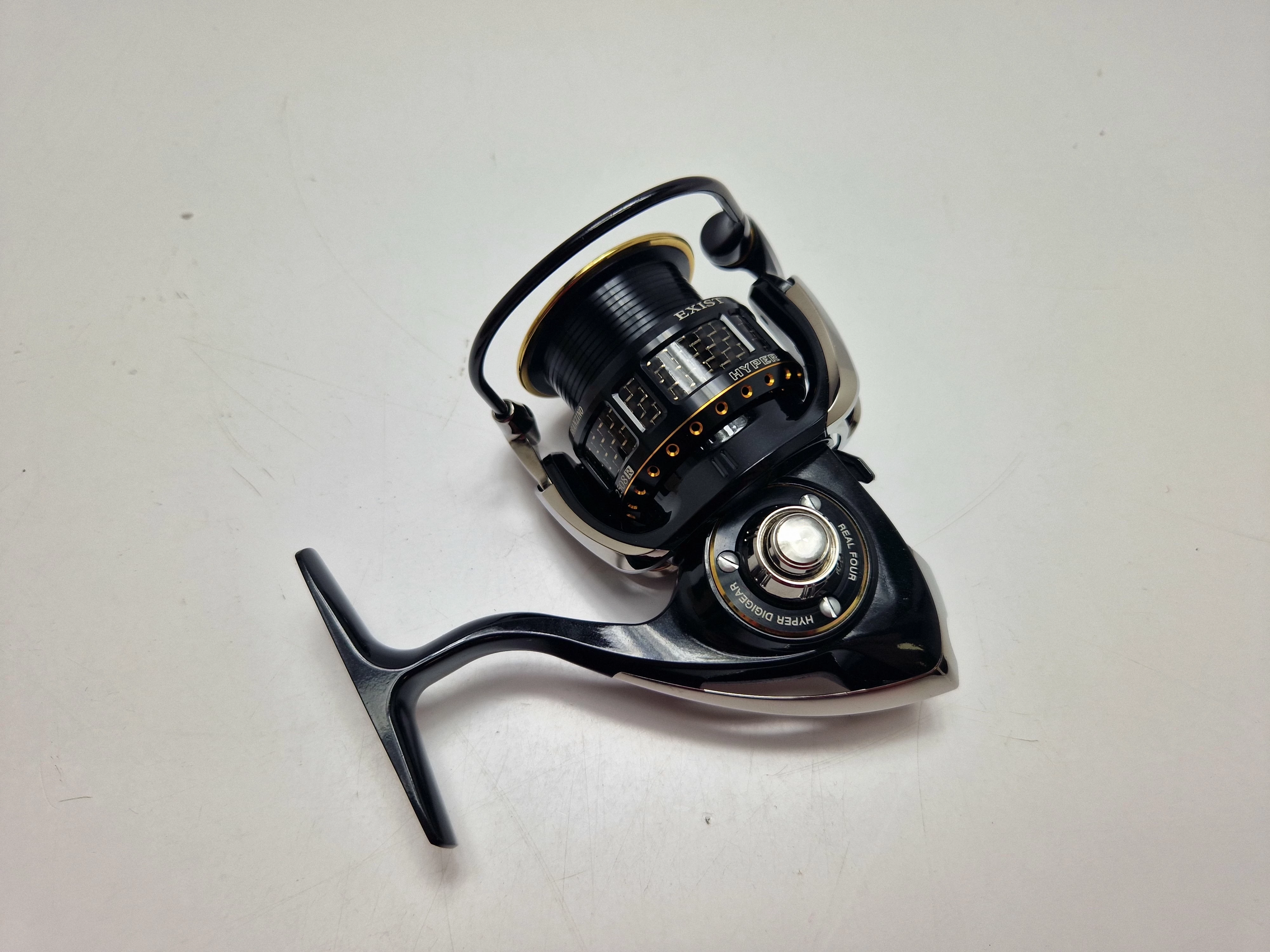 kolowrotek-daiwa-exist-hyper-branzino-custom-2508-r-kod-producenta-10102-402
