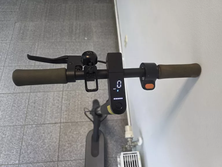 HULAJNOGA ELEKTRYCZNA XIAOMI MI ESSENTIAL 20KM 250W 8.5"