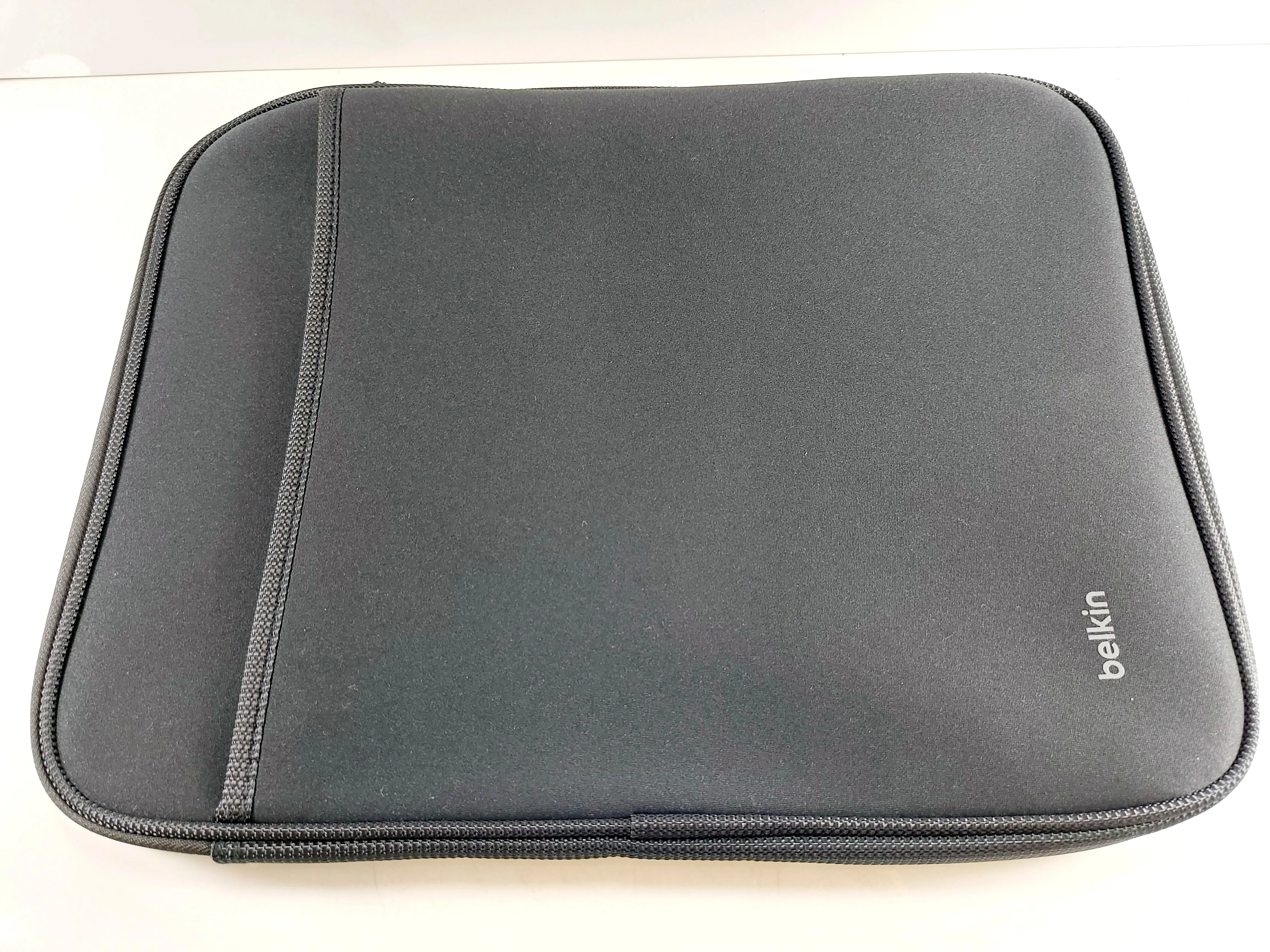 torba-do-macbook-air-13-do-laptopow-14-cali-do-37-x-27-cm-belkin-sleeve-ean-gtin-722868959626