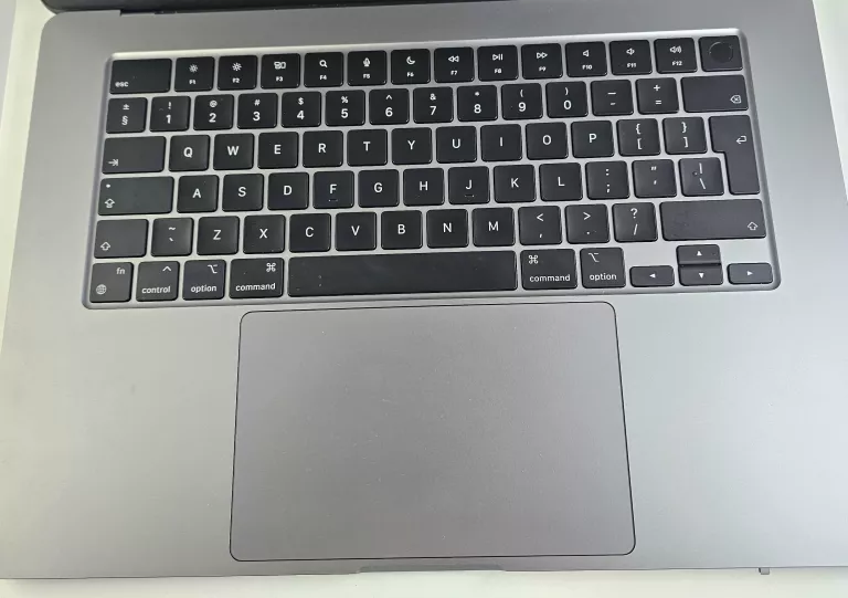 LAPTOP MACBOOK AIR 15" M3 2024 8/256GB A3114 + PUDEŁKO, KABEL