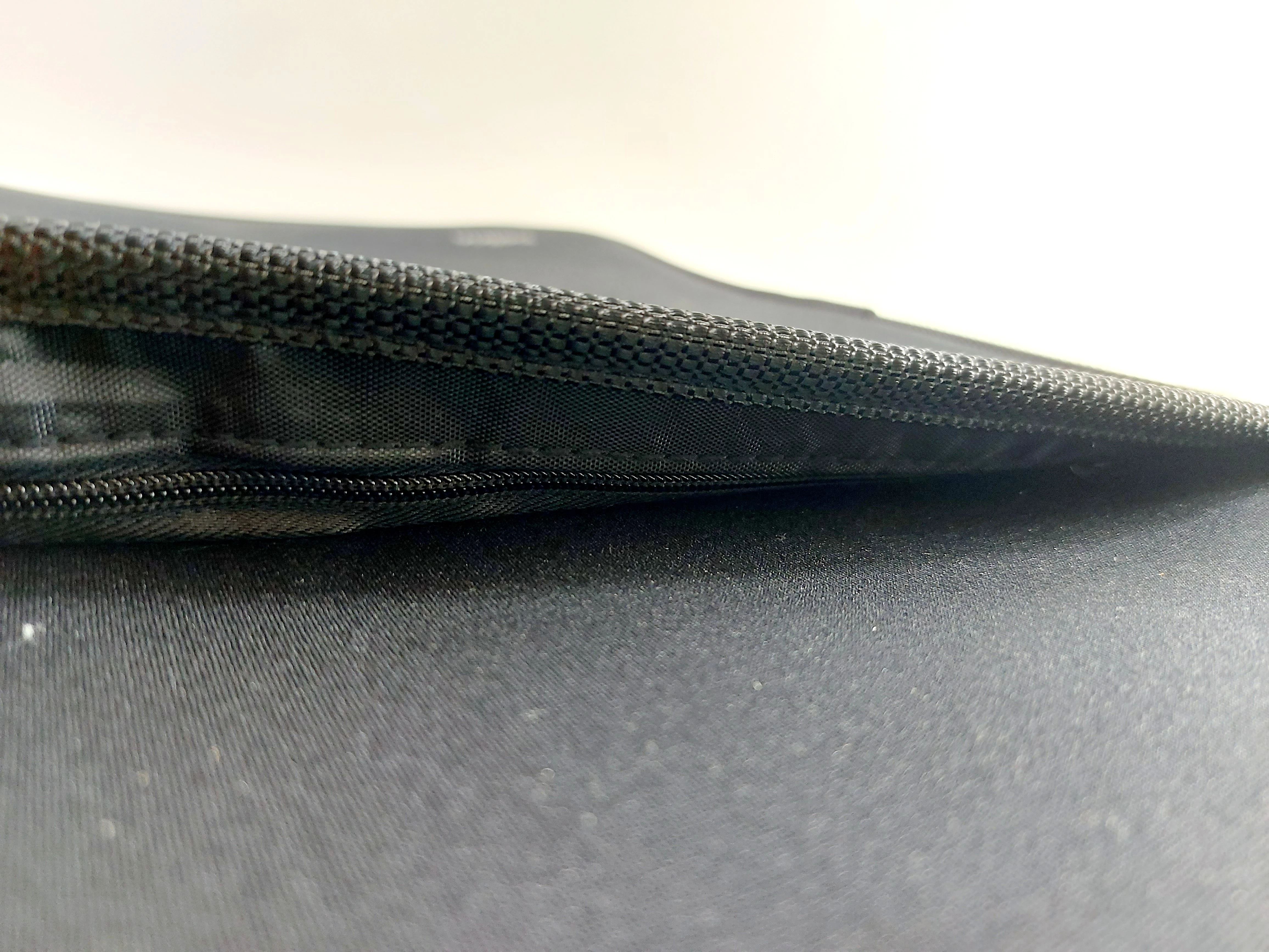 torba-do-macbook-air-13-do-laptopow-14-cali-do-37-x-27-cm-belkin-sleeve-wielkosc-matrycy-1400