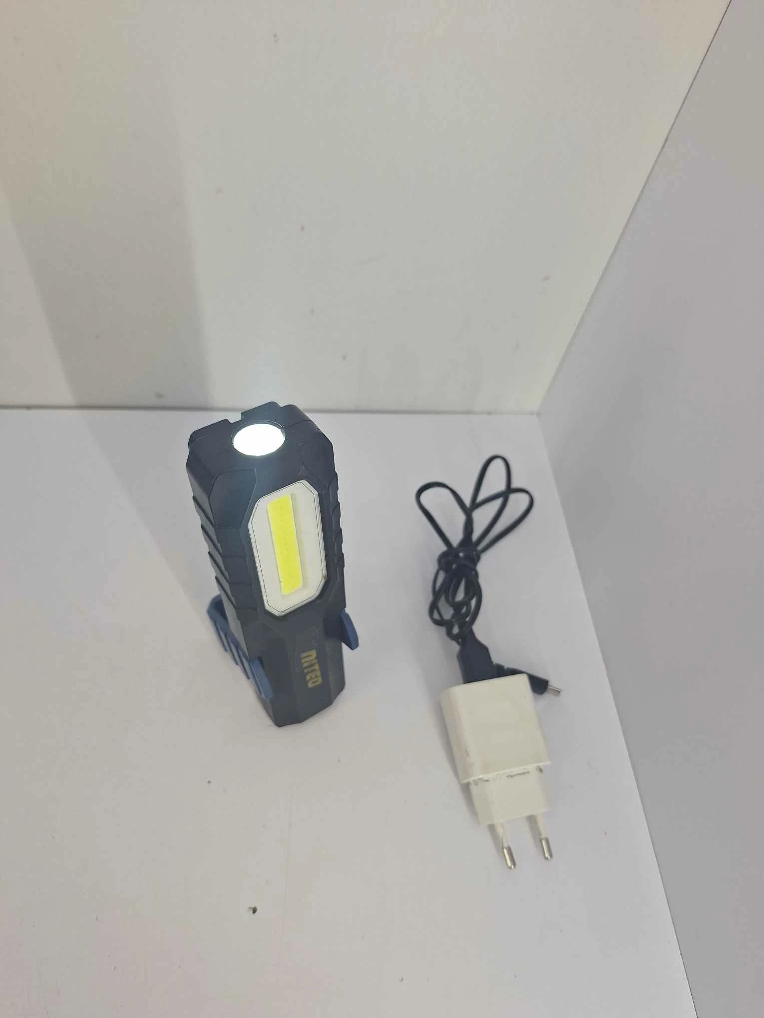 lampka-akumulatorowa-z-magnesem-niteo-kod-producenta-5902983632245