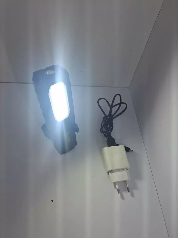 LAMPKA AKUMULATOROWA Z MAGNESEM NITEO