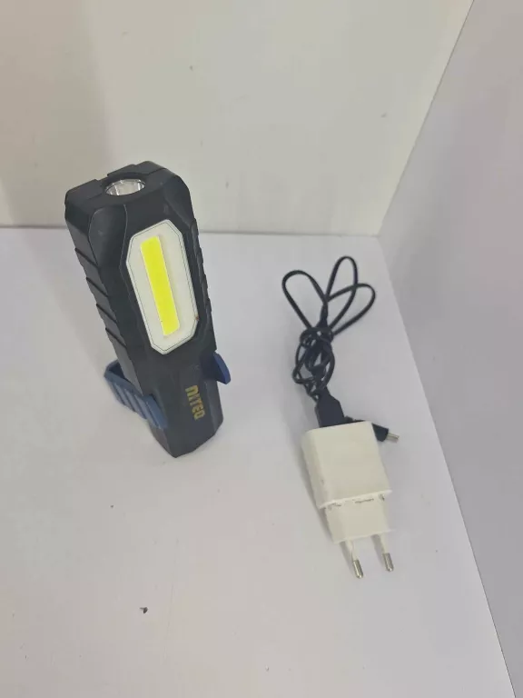 LAMPKA AKUMULATOROWA Z MAGNESEM NITEO