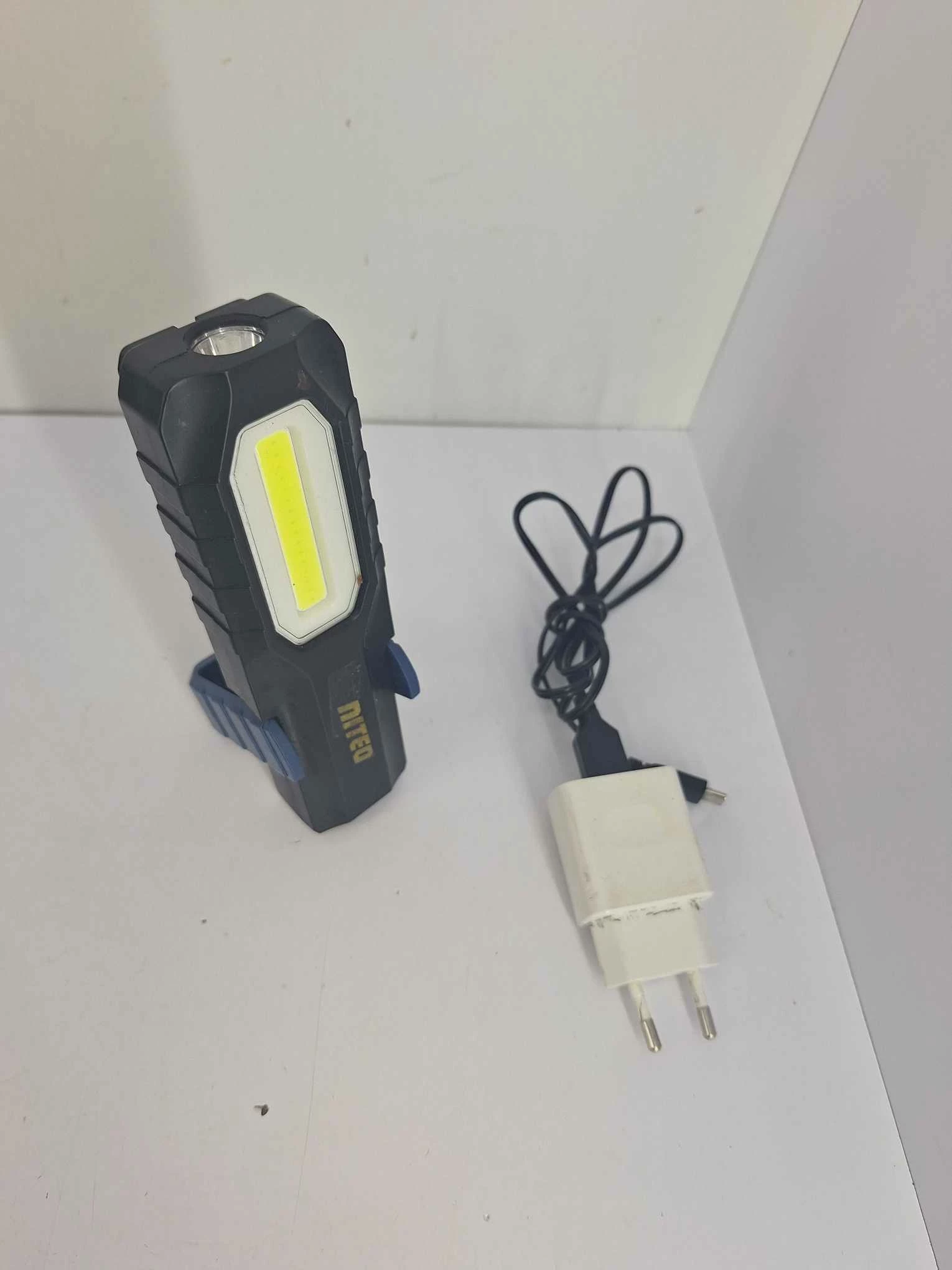 lampka-akumulatorowa-z-magnesem-niteo-mickiewicza-12f-sj-morag