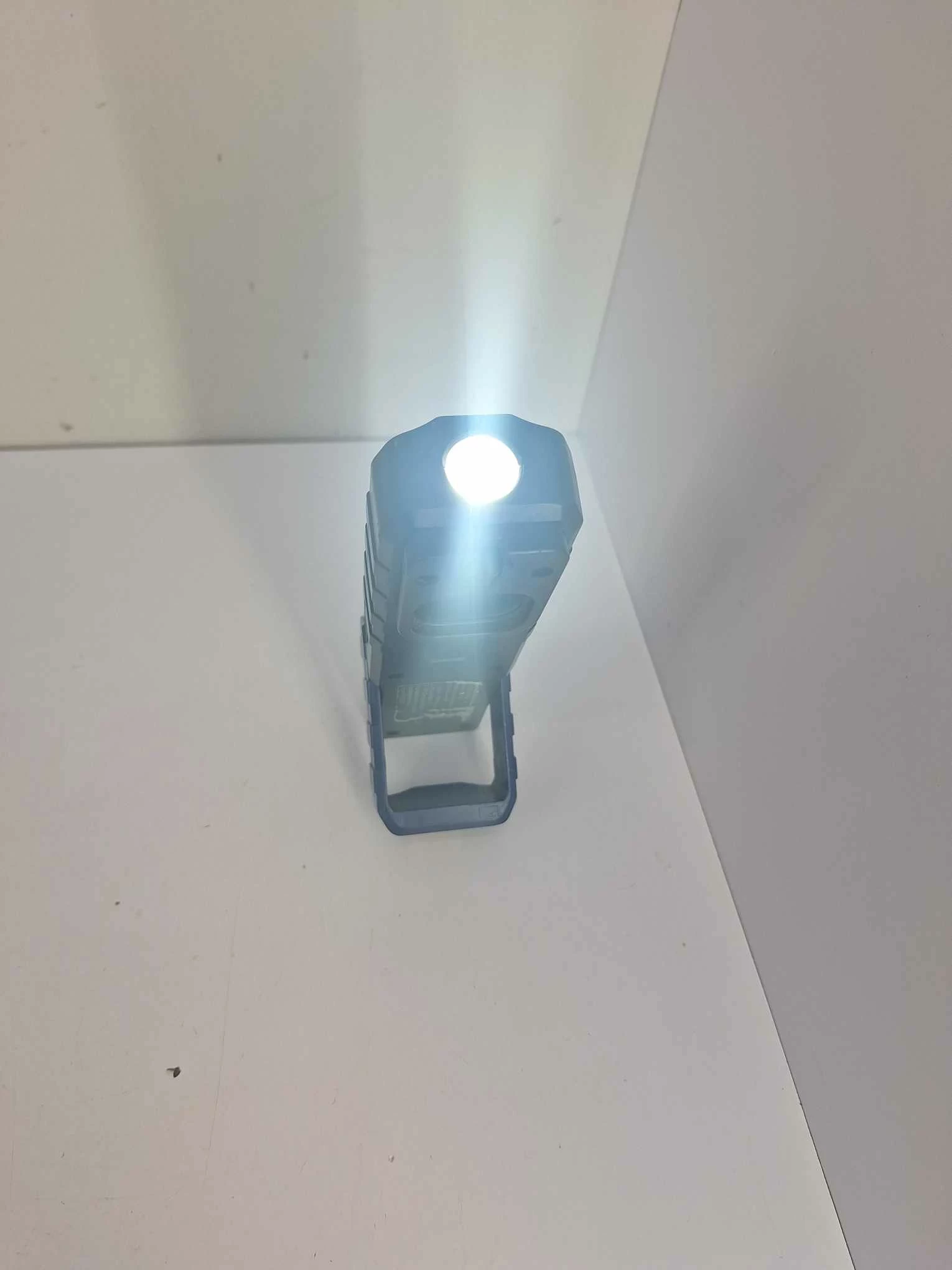 lampka-akumulatorowa-z-magnesem-niteo-stan-11323-2