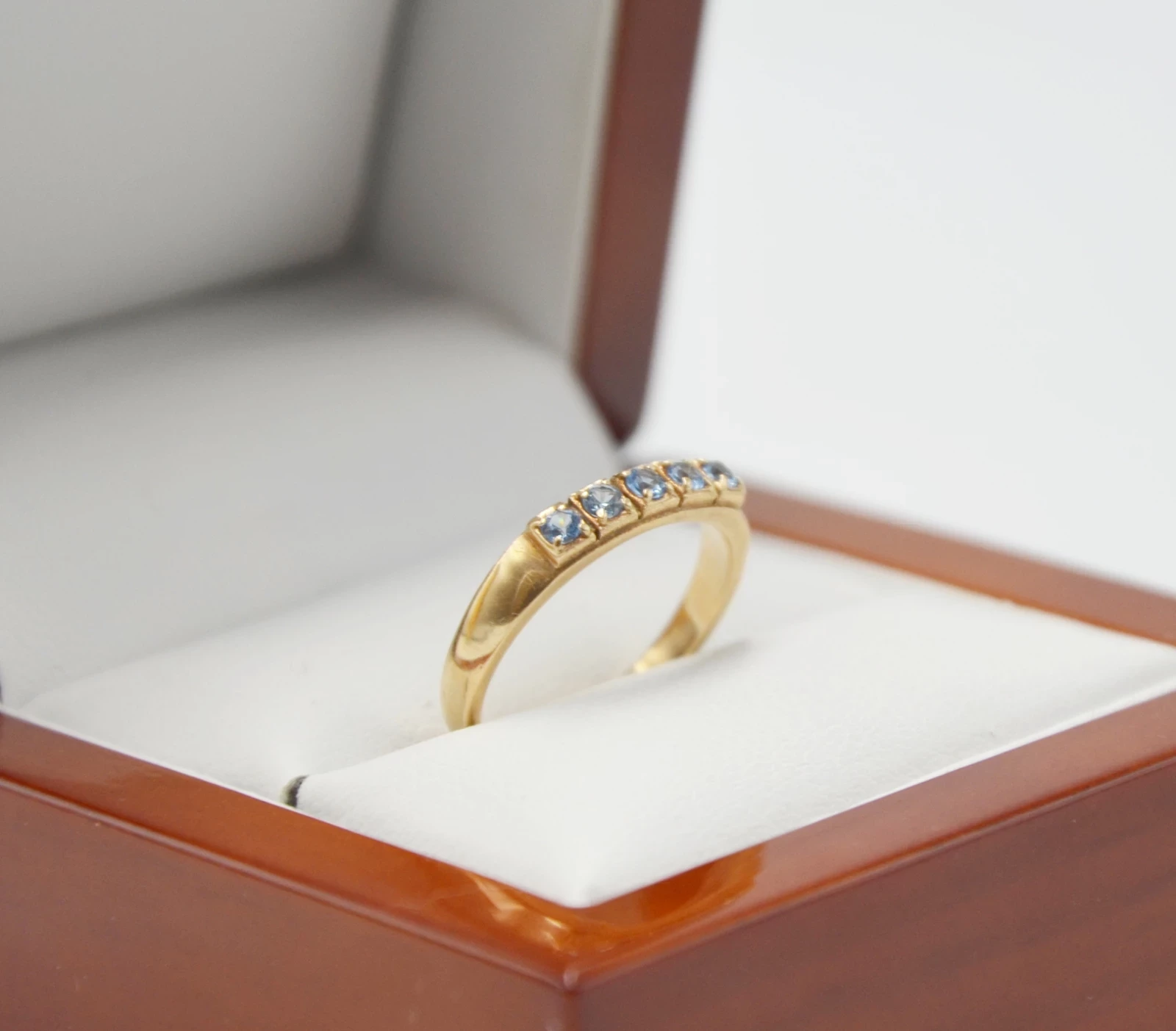 zloty-pierscionek-z-blekitnymi-cyrkoniami-swietlikow-8-warszawa