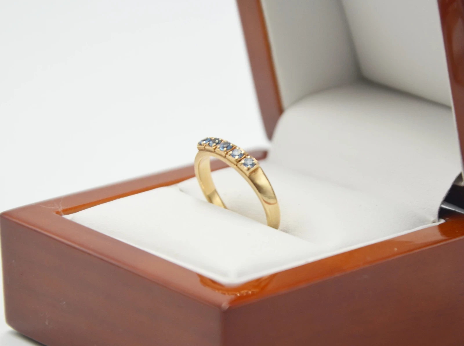 zloty-pierscionek-z-blekitnymi-cyrkoniami-ean-gtin-5905868206111