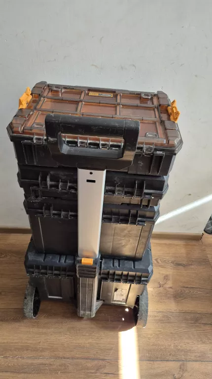 WÓZEK TRANSPORTOWY NA NARZEDZIA Z WALIZKAMI DEWALT