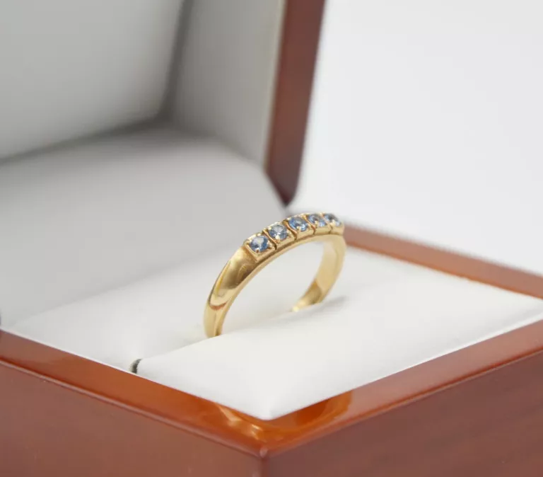 zloty-pierscionek-z-blekitnymi-cyrkoniami-swietlikow-8-warszawa