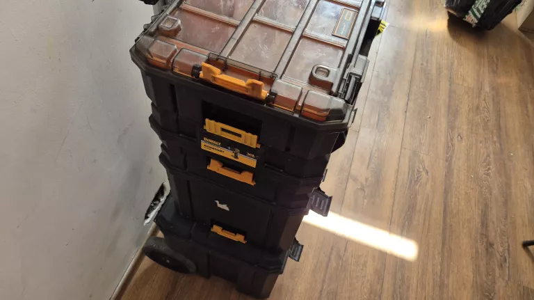 WÓZEK TRANSPORTOWY NA NARZEDZIA Z WALIZKAMI DEWALT